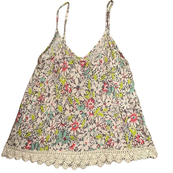 Everly Floral Top Cami With Crochet Bottom Trim Size Small - Picture 2 of 8